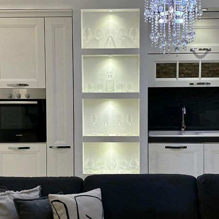 Tam Serviced 2Bdr Apartment City Center No6 Tirana Buitenkant foto