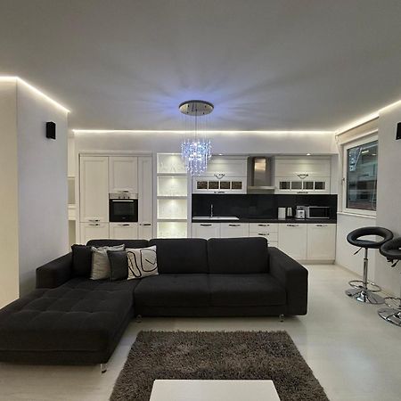 Tam Serviced 2Bdr Apartment City Center No6 Tirana Buitenkant foto
