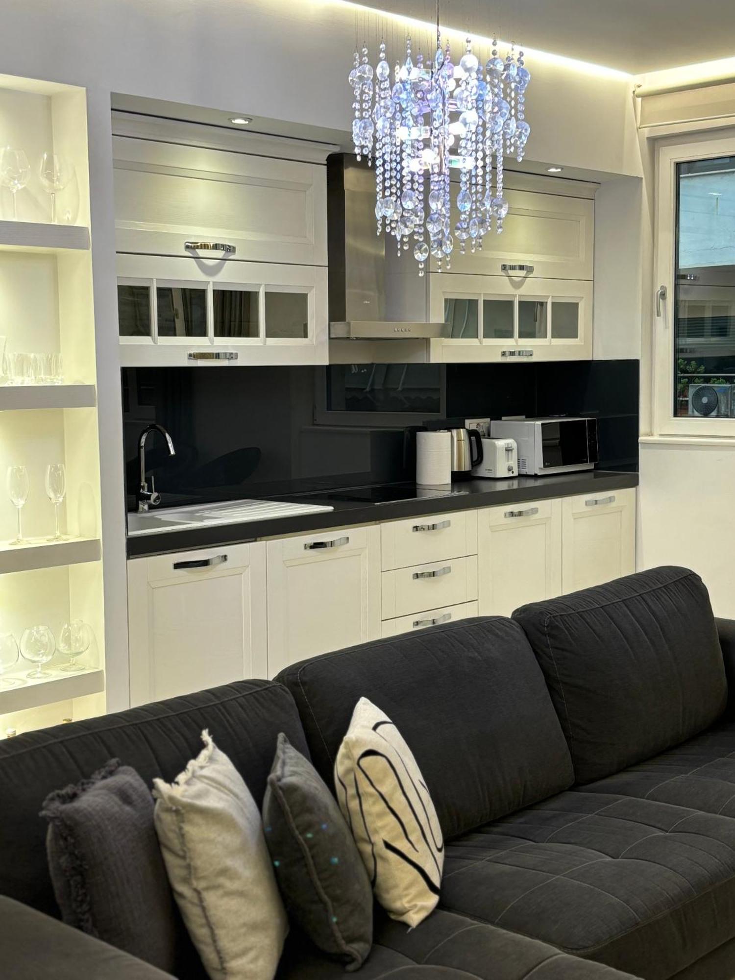 Tam Serviced 2Bdr Apartment City Center No6 Tirana Buitenkant foto
