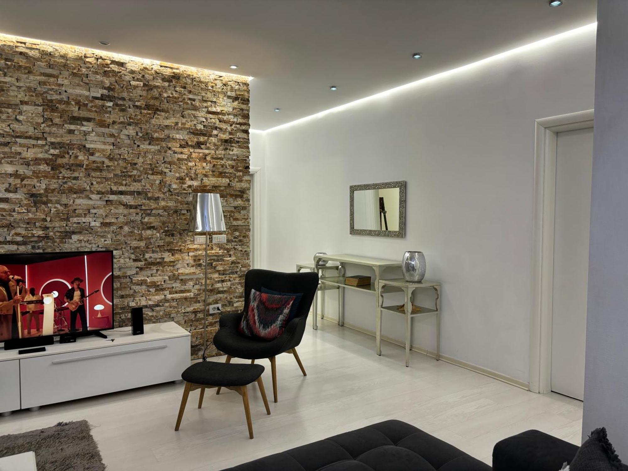 Tam Serviced 2Bdr Apartment City Center No6 Tirana Buitenkant foto