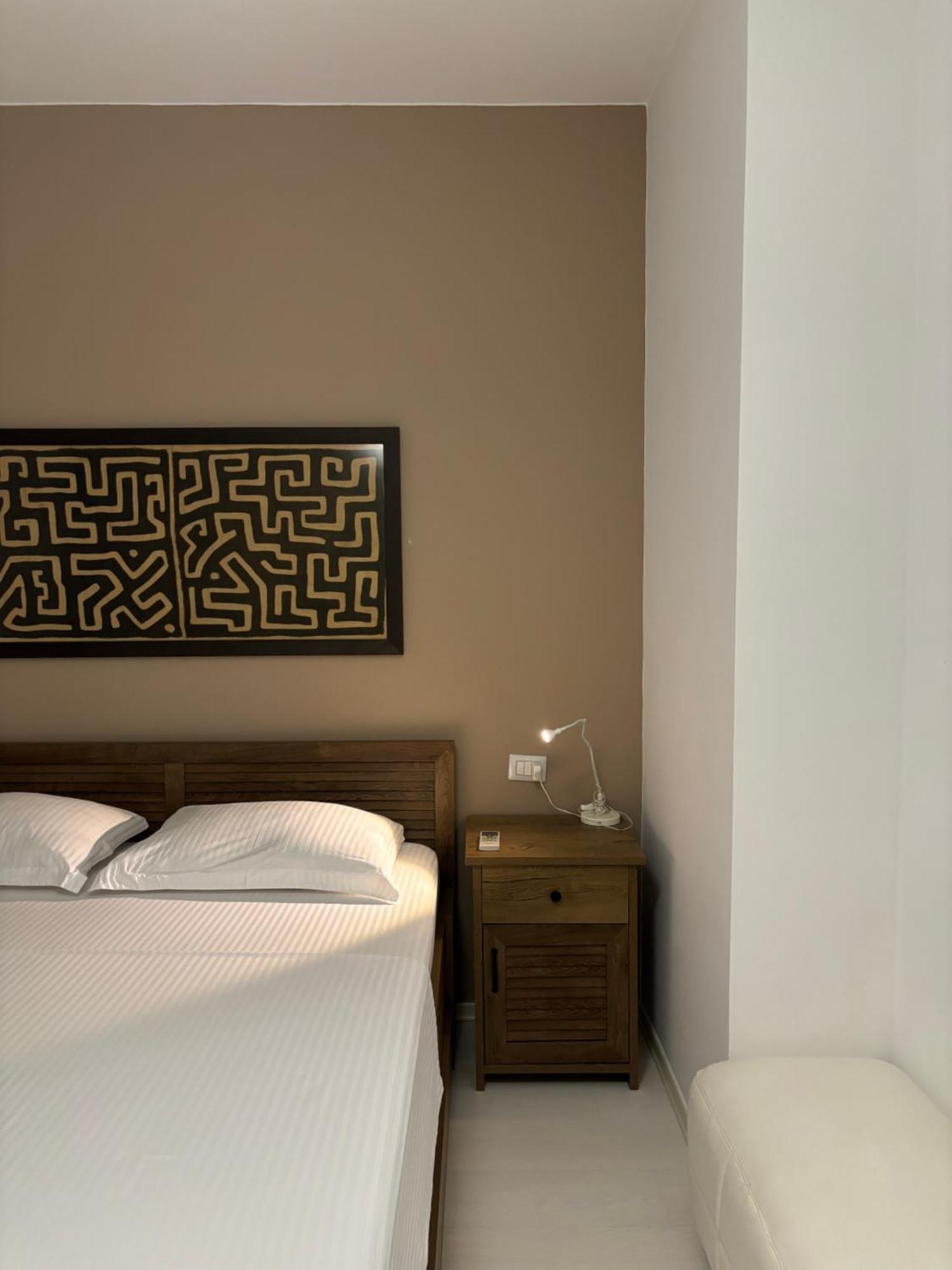 Tam Serviced 2Bdr Apartment City Center No6 Tirana Buitenkant foto