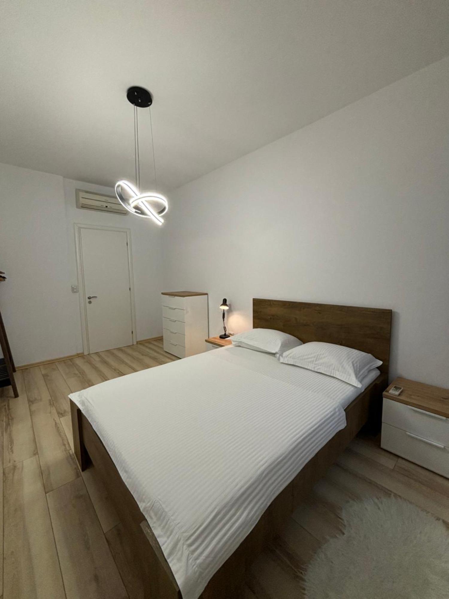 Tam Serviced 2Bdr Apartment City Center No6 Tirana Buitenkant foto