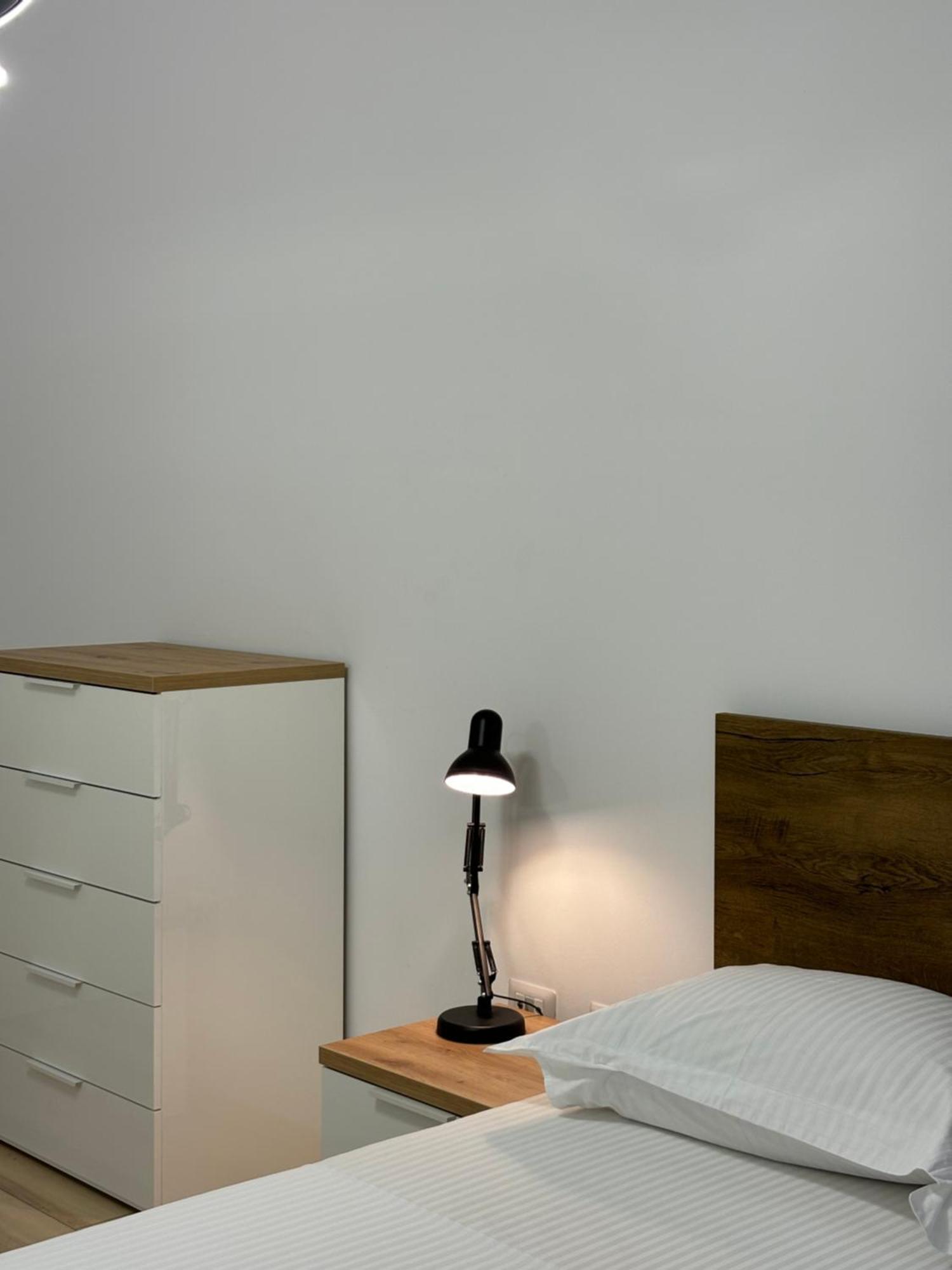 Tam Serviced 2Bdr Apartment City Center No6 Tirana Buitenkant foto